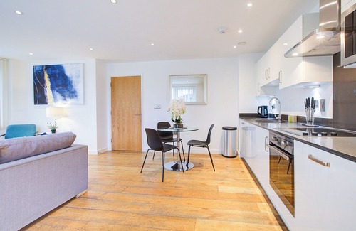 Peninsula Apartment | Hybrid Resi Greenwich