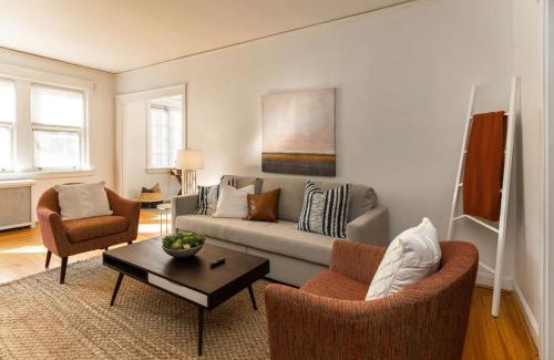 Hyde Park Apartment | Hyde Park Comfort with Office Near Everything