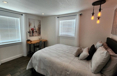 Courier City - Oscawana Apartment | Hyde Park cozy "Chic Rustic" apartment 1 Mile from downtown - Private backyard