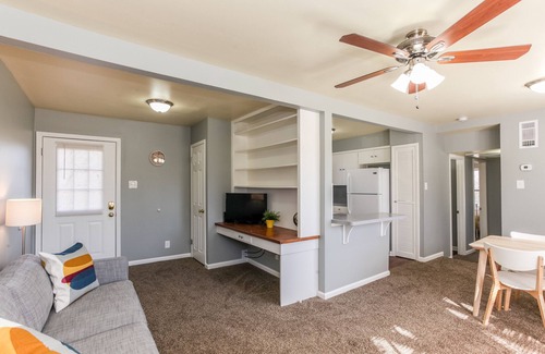 Hyde Park House | Hyde Park Historic District - Close To Everything Austin Has To Offer!