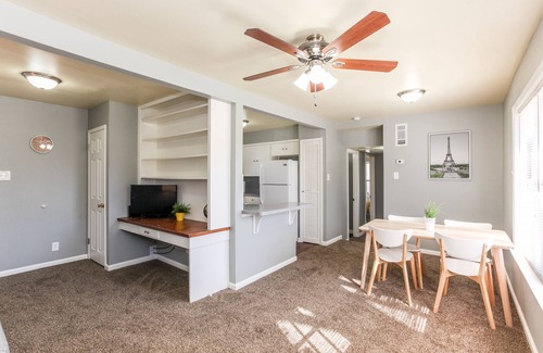 Hyde Park House | Hyde Park Historic District - Close To Everything Austin Has To Offer!