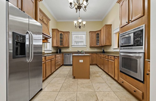 Hyde Park House | Hyde Park Home, Family & Pet-Friendly