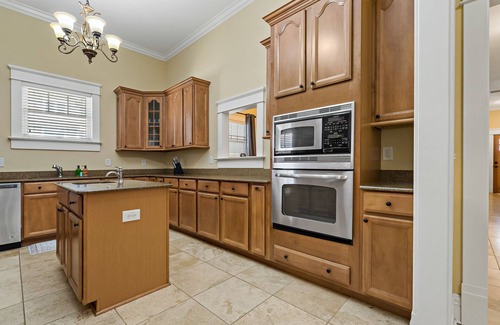 Hyde Park House | Hyde Park Home, Family & Pet-Friendly