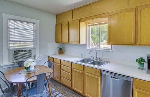 Hyde Park House | Hyde Park Home w/Fire Pit: Near Hiking Trails!