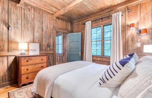 Rhododendron House | Hygge Cabin On The River