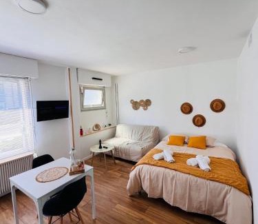 Bethune Apartment | Hypercentre Béthune - 4 pers - Parking privé
