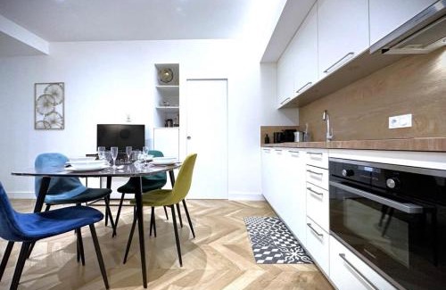 Madeleine-Champ de Mars Apartment | Hypercentre Charmant 2 Chambres Au Calme avec Joli Patio Privatif