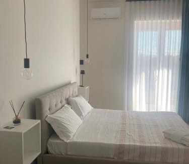Nola House | HYRIA Rooms