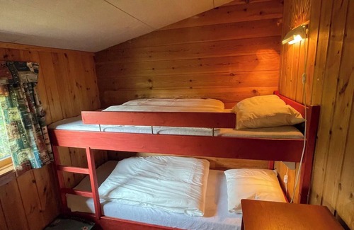 Onglavika Cabin | Hytte ved Sjøen med Egen Brygge - 20 min fra Bergen Sentrum
