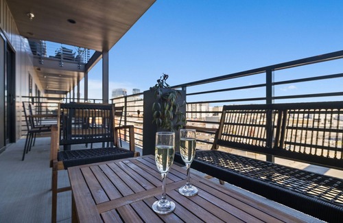 The Gulch House | Hyve - The Peacock - Walk to Broadway - Pool & Gym!