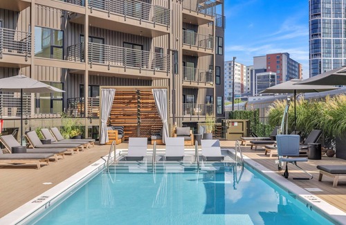 The Gulch House | Hyve - The Peacock - Walk to Broadway - Pool & Gym!