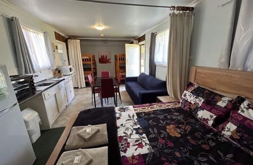 Brownlow Ki Cabin | I Caravan Park, Kingscote