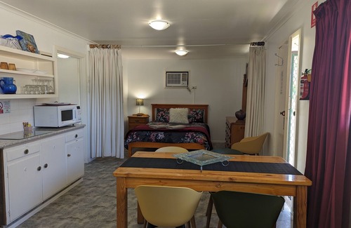 Brownlow Ki Cabin | I Caravan Park, Kingscote