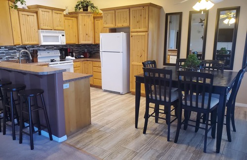Page House | I Deal Lake Powell Home 3BR, Jacuzzi, BBQ & Firepit