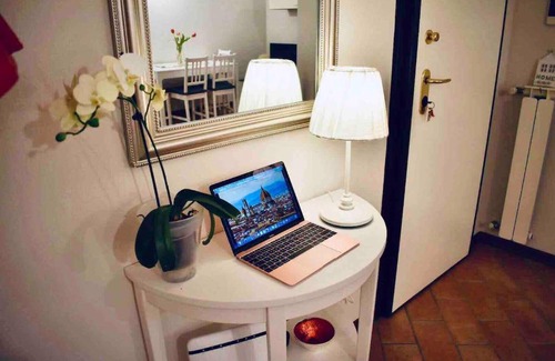 Isolotto Apartment | I NAVICELLAI TRAMWAY AND PARKING 8 MIN TO CENTER