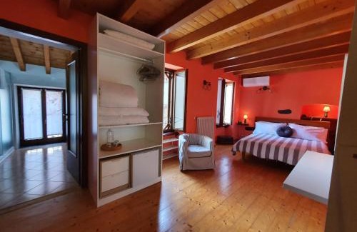 Carate Urio Apartment | I Scalitt by Quokka 360 - Como Lake typical house in the fishing village