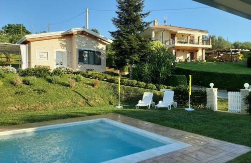 Citta Sant'Angelo Apartment | I Tre Laghi Countryhouse 14 posti letti Cottage 10 posti letti