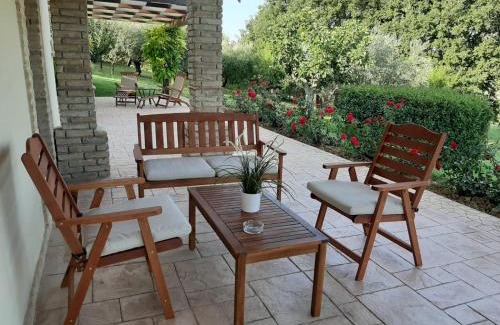 Citta Sant'Angelo Apartment | I Tre Laghi Countryhouse 14 posti letti Cottage 10 posti letti