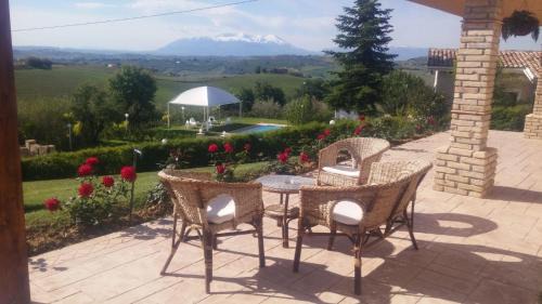 Citta Sant'Angelo Apartment | I Tre Laghi Countryhouse 14 posti letti Cottage 10 posti letti