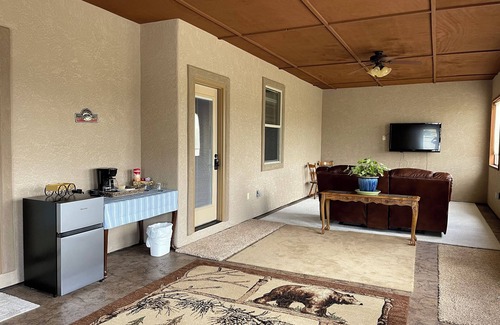 Grand Junction House | I would like to welcome you to the petticoat Junction, Colorado!nn
