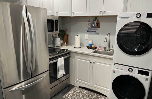 Poplar Grove Apartment | I80 Wi-Fi Airport No Stairs Close to Downtown