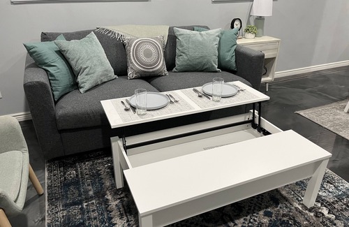 Poplar Grove Apartment | I80 Wi-Fi Airport No Stairs Close to Downtown