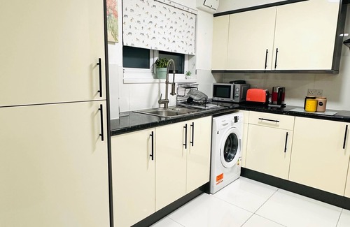 Crays Hill House | Ibate Apartments - Cozy 2 Bedroom Home