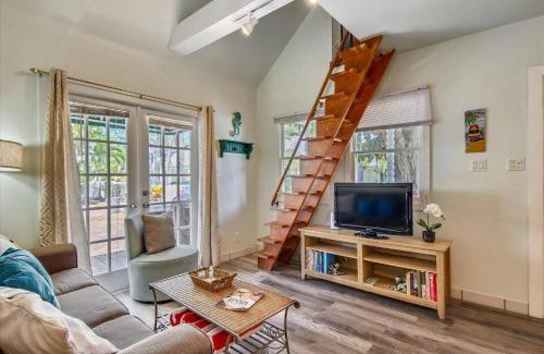 Old Town House | Ibis by AvantStay Close to Duval Street w Shared Pool Month Long Stays Only