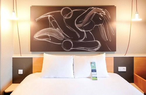 Yves Farge - Le Fleuve Hotel | ibis Lyon Gerland Musée des Confluences