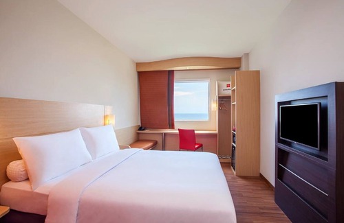 Manado City Centre Hotel | ibis Manado City Center Boulevard