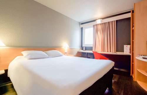 Lescar Hotel | ibis Pau Lescar