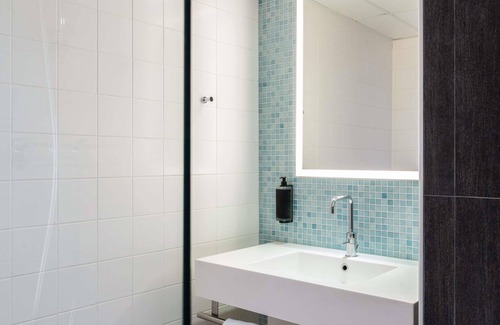 Montrouge Hotel | ibis Styles Paris Porte d’Orléans Hotel