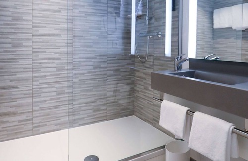 Puteaux Hotel | ibis Styles Puteaux Paris La Defense