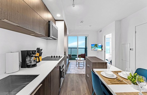 Burlington Condo | Ibiza-Inspired Condo w/Waterfront View | Sleeps 4