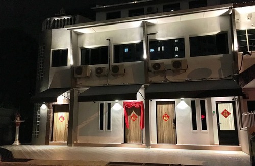 Downtown George Town House | iBook10 Deluxe Loft Suite Room by iBook Homestay