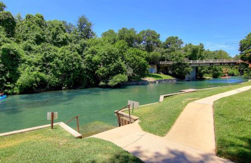 New Braunfels Apartment | IC 209 Comal Escape