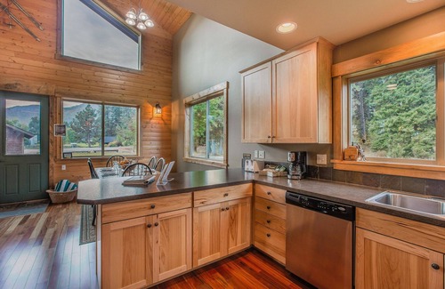 Leavenworth Cabin | Icicle Creek Lodge 2 Minutes to Downtown Leavenworthn3 bedrooms 3 baths