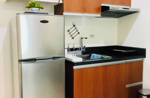 Legazpi Village Condo | Icon's Pad in Makati - Cozy and Comfy Condo with City Views
