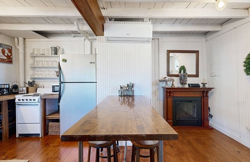 Boothbay Harbor House | Iconic downtown retreat with firepit & fireplace- walk to Harbor Footbridge