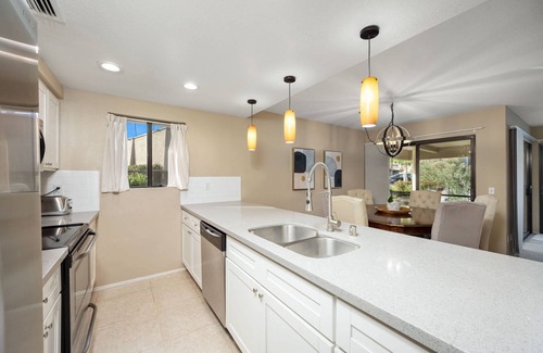 Palm Desert Condo | Iconic Shadow Mountain Resort | Tennis | Celebrity playground with stunning views & prime location!