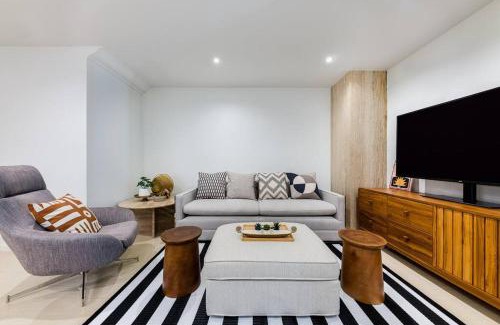 Bang Rak Apartment | Iconic skyline, Big apartment, Great location