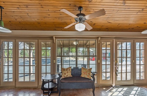 Westminster House | Iconic Texas Country Retreat