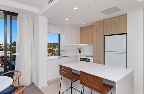 Coolangatta Apartment | Iconic Unit 704 Luxury beachfront apartment with Wi-Fi on Kirra beach in Coolangatta
