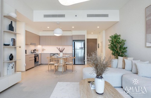 Downtown Dubai Apartment | Iconic Views | Daily Cleaning | Hotel-Grade Stay | EMAAR Grande