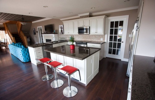 Gibsons House | Iconic Waterfront 3-Story Home with Views in Gibsons BC, Sleeps 16