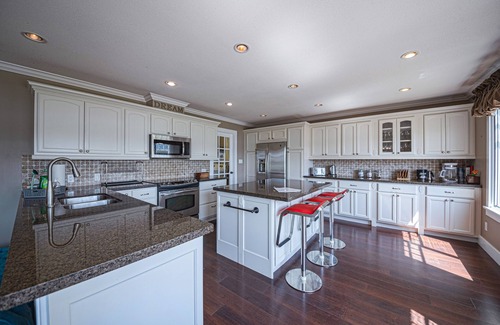 Gibsons House | Iconic Waterfront 3-Story Home with Views in Gibsons BC, Sleeps 16