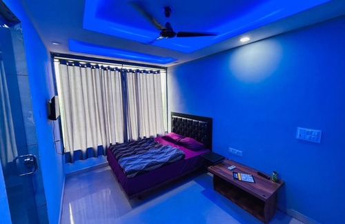 Knowledge Park III Hotel | ICY White Varn Residency