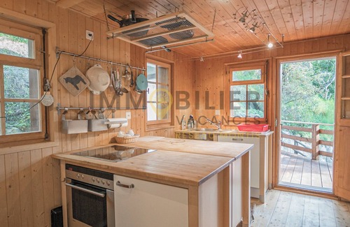 St. Luc Ski Chalet | Idéal pour grande famille !Chalet typique situé sur la route de Chandolin. Entrée avec vestiaire, sa
