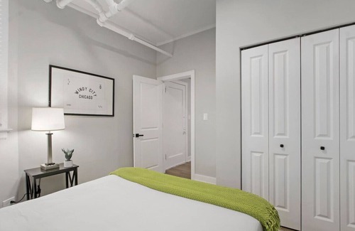 Evanston Apartment | Ideal 1-Bedroom Apartment
