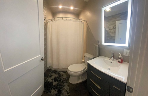Elmwood Park Apartment | Ideal 3-bed/ 2 BA unit close to NYC with WiFi, AC, Outdoor Gas Grill, Fire Pit!